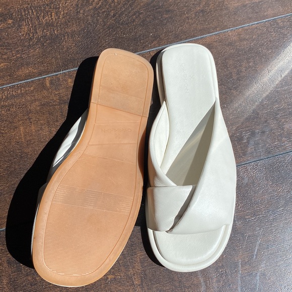 Cute sandals. Can use for size 7 & 7.5 - Picture 4 of 4